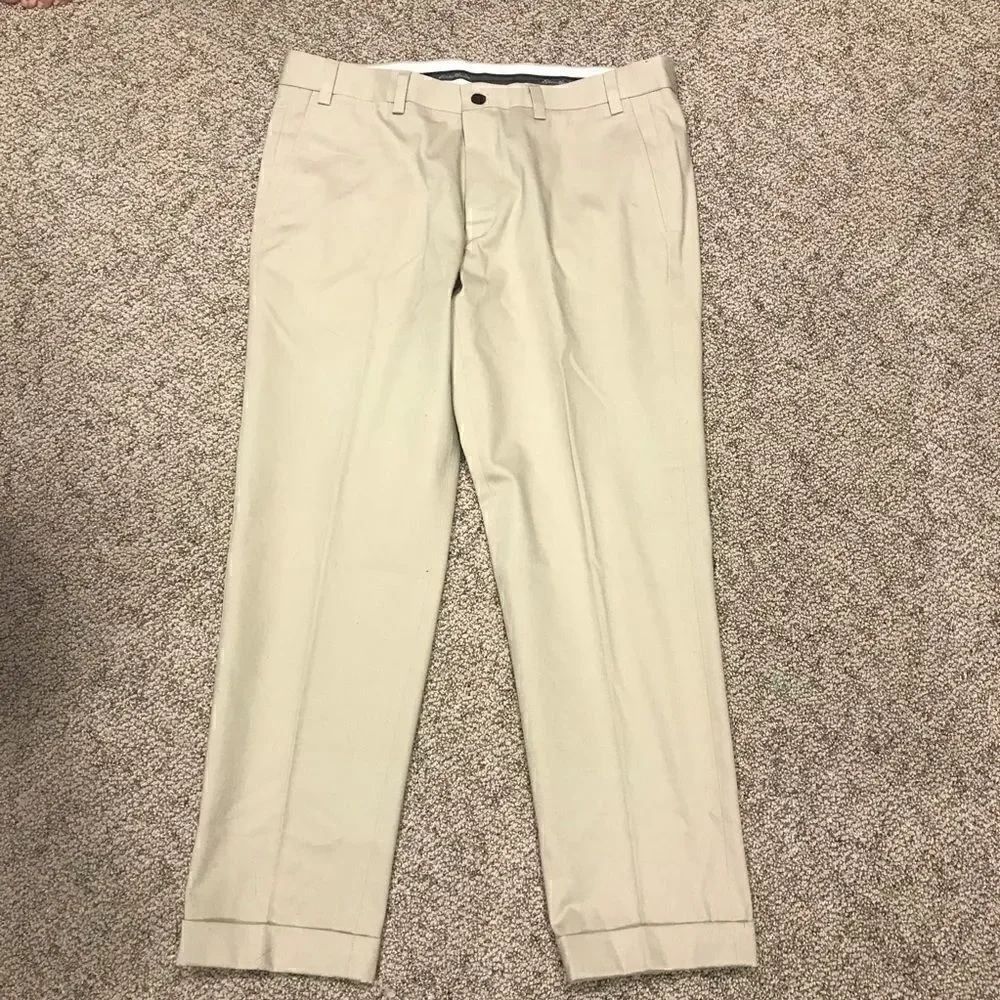 👠Eddie Bauer wrinkle free slim fit khakis. Size 36
